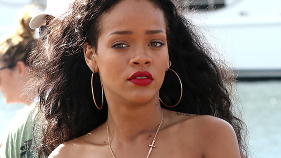 Rihanna var ute och shoppade i St Tropez.